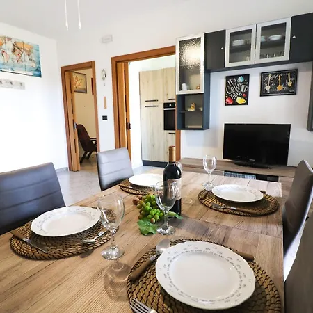 Suryas House Apartman Otranto